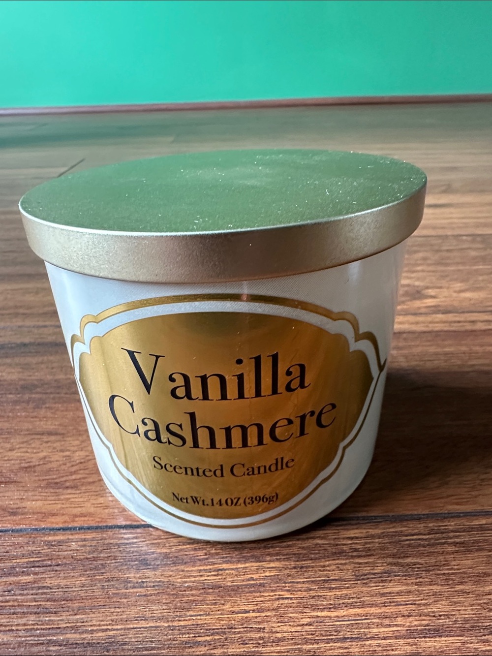 🟡🟡NWT Vanilla Cashmere Scented Candle - Cream Jar with Gold Lid🟡🟡